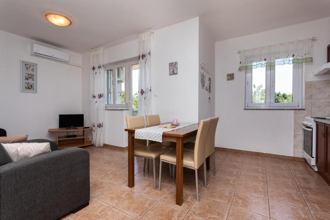 שילו Apartments Katarina מראה חיצוני תמונה